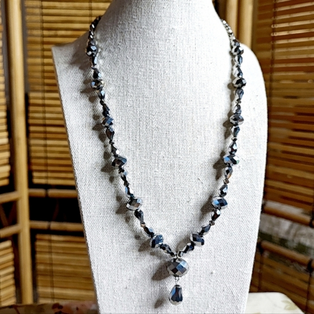 Unsigned Teardrop Shape Faceted Silver Gray Mirror Finish Glass Necklace
